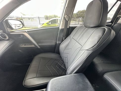 Used 2017 Toyota RAV4 LE FWD image 27