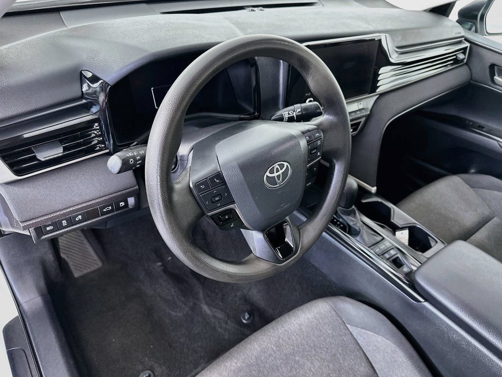 Used 2025 Toyota Camry LE FWD image 28
