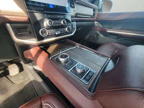 Used 2024 Ford Expedition Max Limited image 24