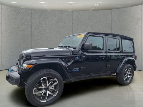 Used 2024 Jeep Wrangler Unlimited w/ LED Headlamp & Fog Lamp Group AWD/4WD image 1