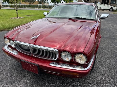 Used 1999 Jaguar XJ8 L RWD image 16