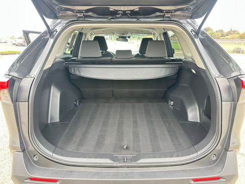 Used 2025 Toyota RAV4 XLE image 31