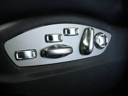 New 2026 Porsche Macan image 33