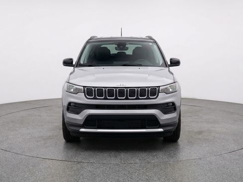 Used 2025 Jeep Compass Limited AWD/4WD image 2