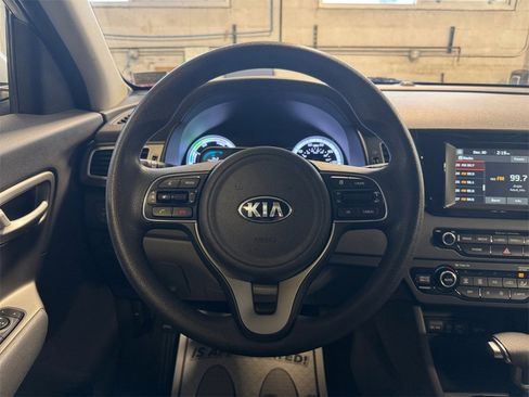 Certified 2018 Kia Niro LX image 15