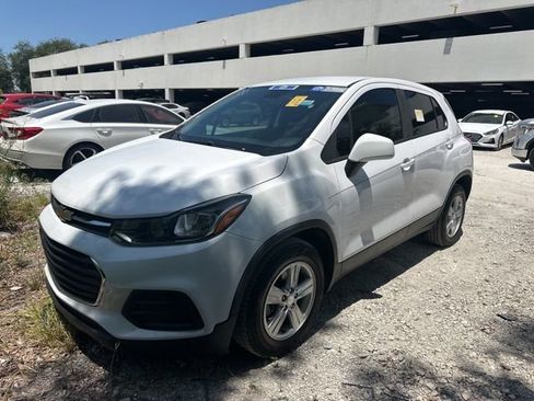 Used 2020 Chevrolet Trax LS w/ Tint and Cruise Package FWD image 4