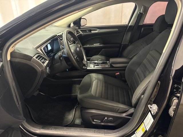 Used 2020 Ford Fusion SE FWD image 12