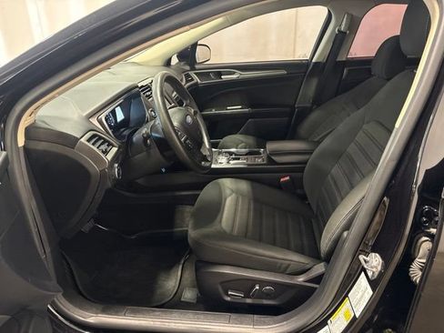 Used 2020 Ford Fusion SE FWD image 12