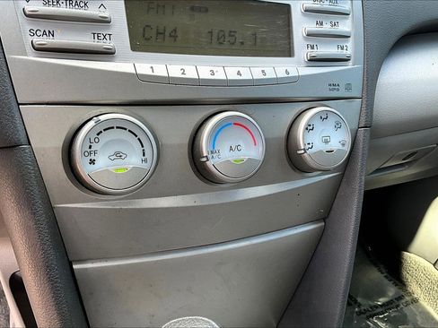 Used 2011 Toyota Camry LE FWD image 15