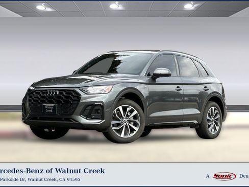 Used 2024 Audi Q5 2.0T Premium w/ Summer of Audi Package AWD/4WD image 1