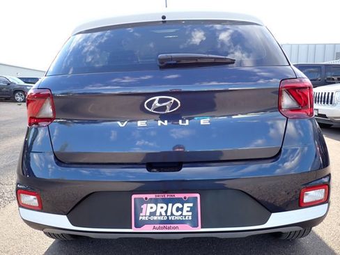 Used 2026 Hyundai Venue SEL FWD image 3