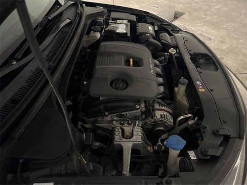 Used 2018 Hyundai Elantra Limited image 16