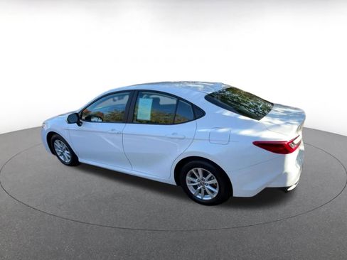 Used 2025 Toyota Camry LE image 10