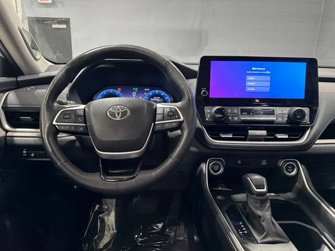 Certified 2025 Toyota Grand Highlander AWD image 9