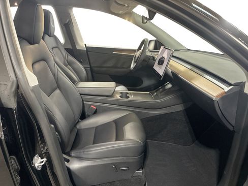 Certified 2023 Tesla Model Y Long Range AWD/4WD image 13