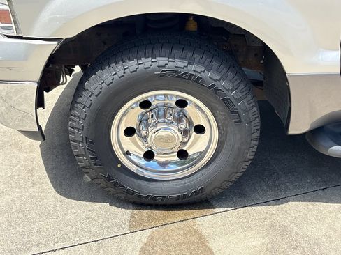 Used 2005 Ford Excursion XLS RWD image 11