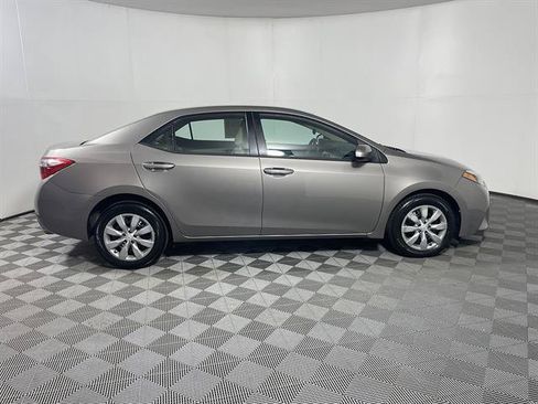 Used 2016 Toyota Corolla LE FWD image 8