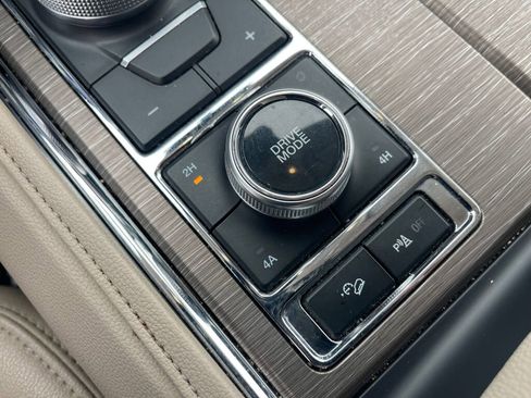 Used 2024 Ford Expedition Max Limited image 12