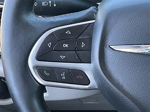 Used 2017 Chrysler Pacifica Touring-L Plus image 12