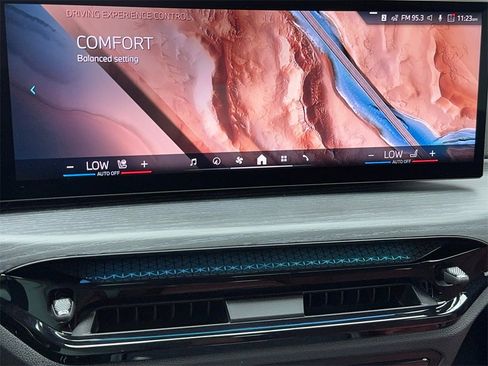 Used 2025 BMW i4 eDrive40 image 28