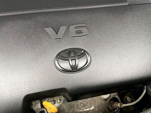 Used 2014 Toyota Highlander LE image 28