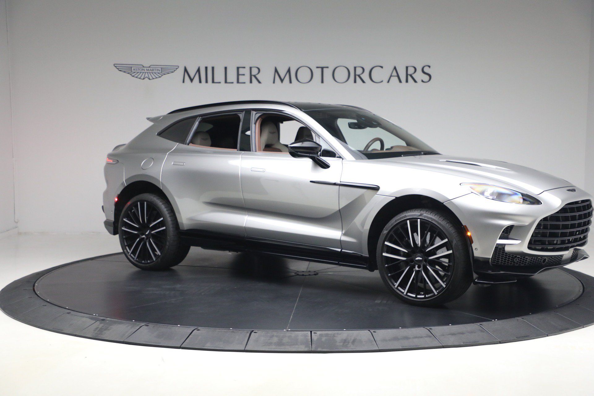 Used 2023 Aston Martin DBX 707 AWD/4WD image 10