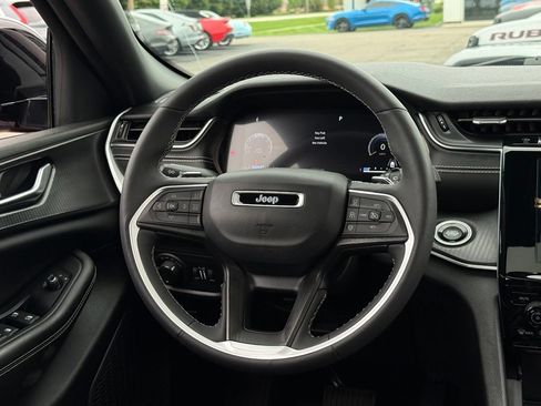 Used 2023 Jeep Grand Cherokee Altitude AWD/4WD image 7