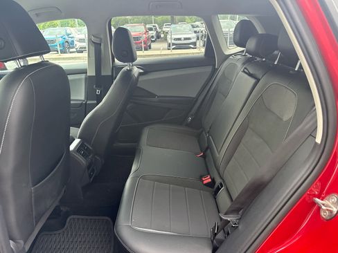 Certified 2022 Volkswagen Taos SE FWD image 20