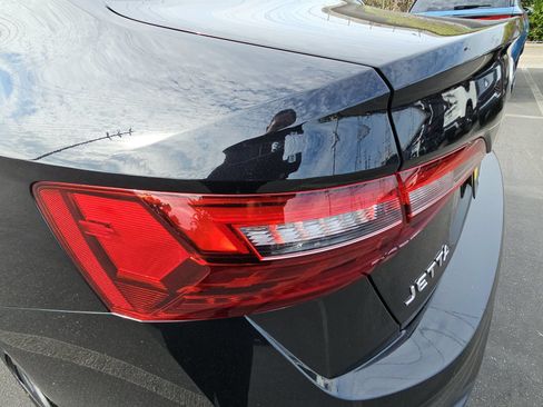 Used 2022 Volkswagen Jetta SE w/ Panoramic Sunroof Package FWD image 33
