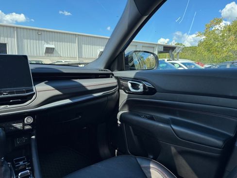 Used 2025 Jeep Compass Trailhawk image 34