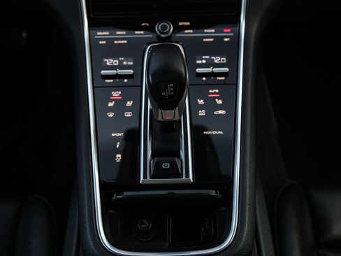 Used 2018 Porsche Panamera 4S image 35
