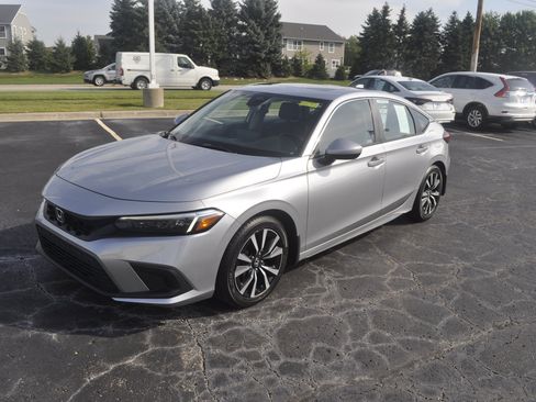 Used 2023 Honda Civic EX-L image 3