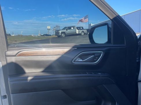 Used 2021 Chevrolet Suburban Premier w/ Premium Package image 12