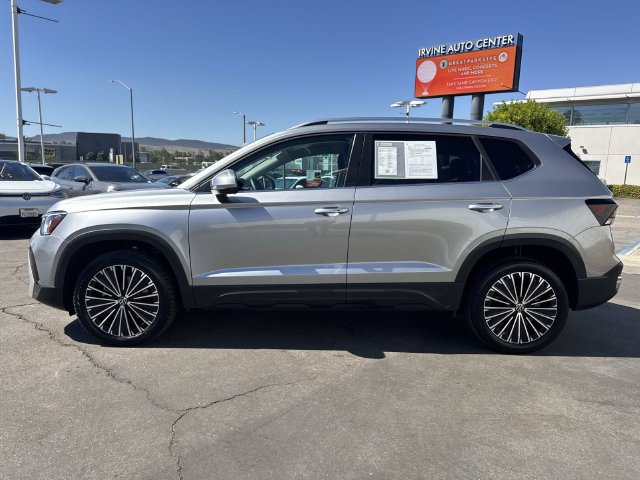 Certified 2025 Volkswagen Taos SE FWD image 2