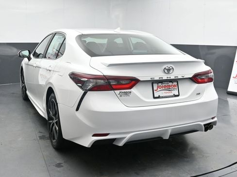 Used 2024 Toyota Camry SE image 6