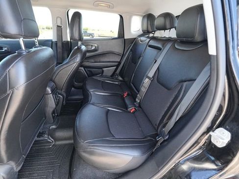Used 2020 Jeep Compass Latitude w/ Cold Weather Group AWD/4WD image 19