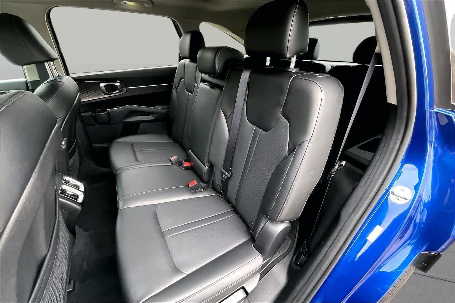 Used 2022 Kia Sorento S w/ Panoramic Sunroof Package FWD image 21