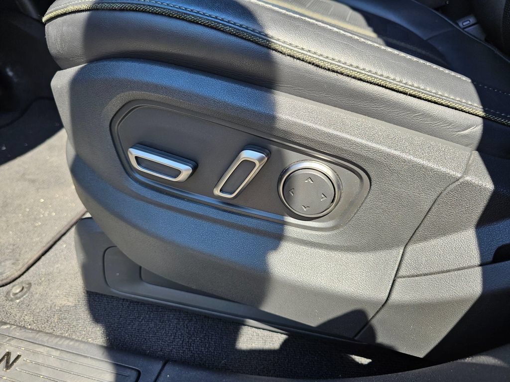 Used 2025 Rivian R1S Adventure Dual AWD/4WD image 24