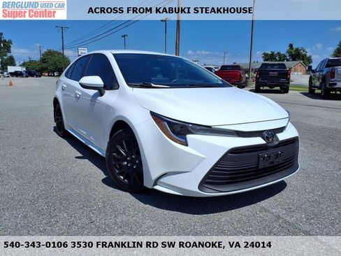 Used 2025 Toyota Corolla LE image 1