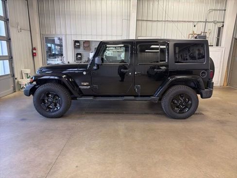 Used 2012 Jeep Wrangler Unlimited Sahara w/ Max Tow Pkg AWD/4WD image 8