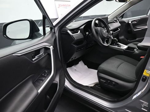 Used 2020 Toyota RAV4 XLE image 17
