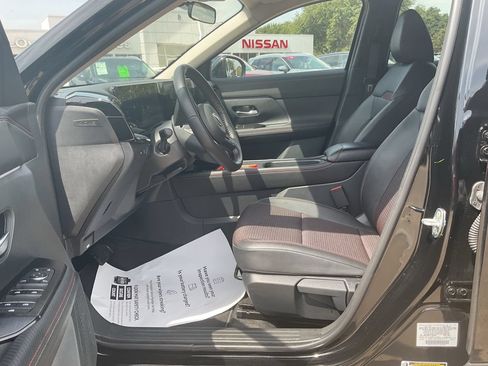 Used 2026 Nissan Kicks SR FWD image 9