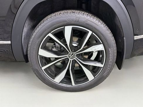 New 2026 Volkswagen Atlas Cross Sport SEL Premium R-Line AWD/4WD image 33