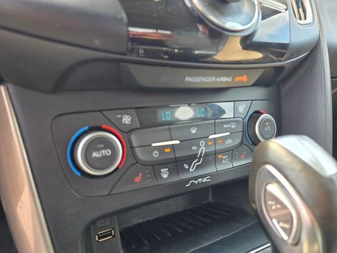 Used 2018 Ford Focus Titanium FWD image 21