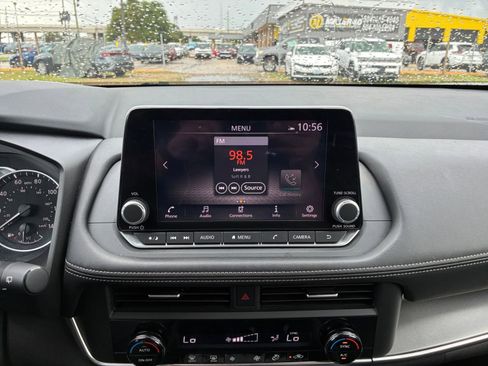 Used 2025 Nissan Rogue SV FWD image 16