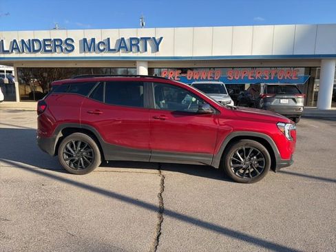 Used 2024 GMC Terrain SLE w/ Elevation Edition image 2