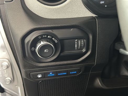 Used 2024 Jeep Wrangler Unlimited w/ Convenience Group AWD/4WD image 23