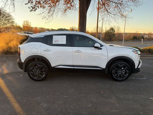 Certified 2025 Nissan Kicks SR image 8