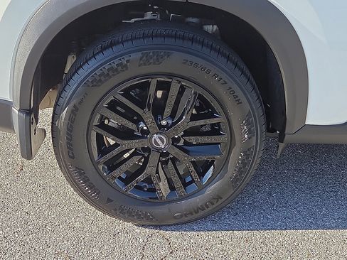 Used 2024 Nissan Rogue S image 7