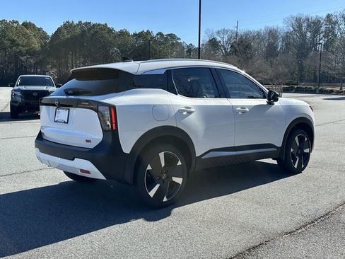 New 2026 Nissan Kicks SR w/ SR Premium Package FWD image 8